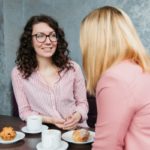 話をきく際、自分はどんな表情をしているかを考える。