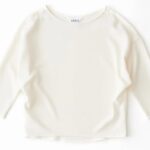 soeju(ソージュ)コクーンブラウス8分袖はカーディガンの下着てもいい感じ。1年中使えるアイテム。