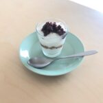 ヨーグルトにゆであずきのトッピングがおすすめ。小腹がすいた時に気兼ねなく食べられます。