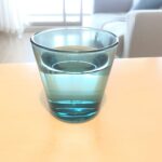 ひとり暮らしと、小さなグラス。