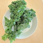 ケールをはじめて食べました。炒めるとおいしく食べやすい味でした。