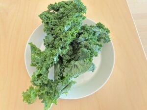 ケールをはじめて食べました。炒めるとおいしく食べやすい味でした。
