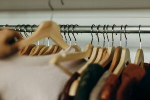 コートとマフラーを減らしてみた！クリーニング代を浮かせつつクローゼットもすっきりさせる。